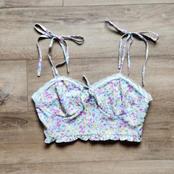 SHEIN Tops - SHEIN crop top, size large, floral design